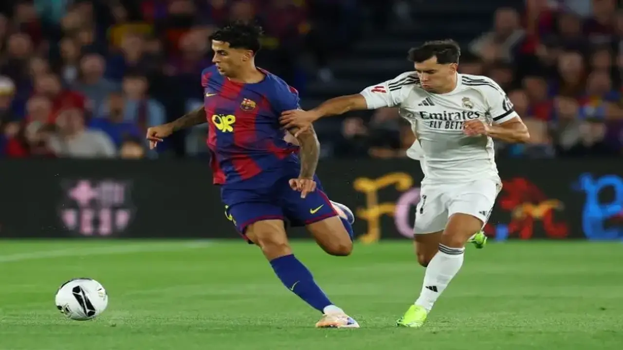 برشلونة يهزم ريال مدريد بثنائية ويتوج رسميًا باللقب الـ29 للدوري الإسباني